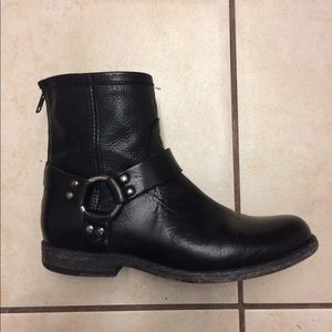 Frye Phillip Harness Short—all leather, made in Mexico